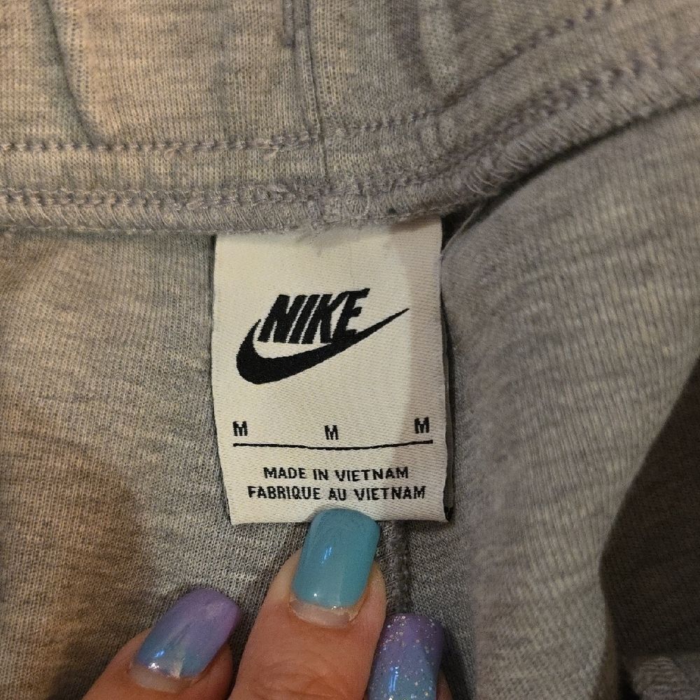 Nike Men's Gray Shorts - Picture 2 of 5